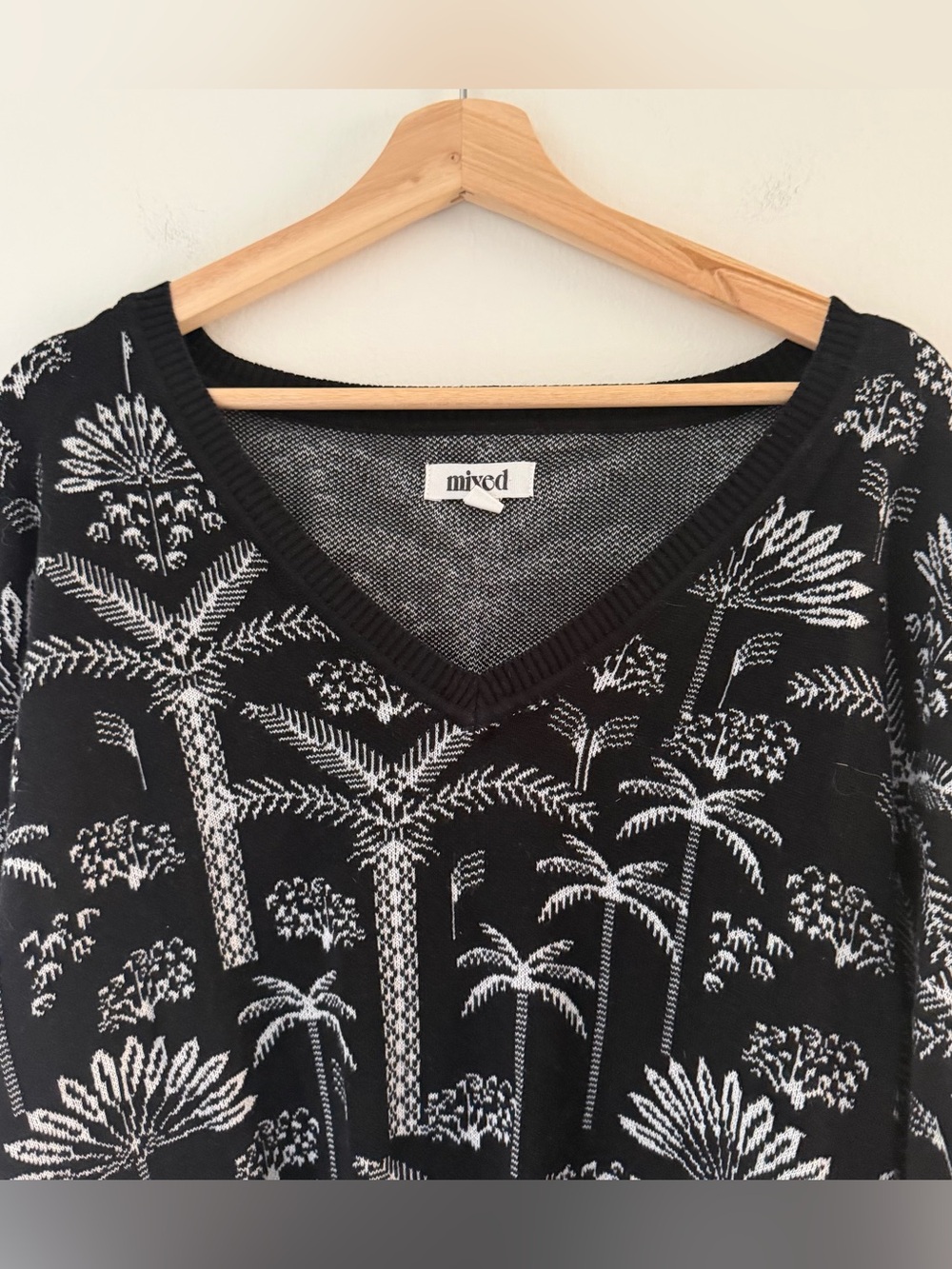 Mixed by Nasrin V-Neck Sweater Paloma Palm Black Cotton White Size Medium Resort - Picture 2 of 7